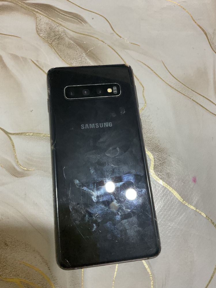 Samsung s10 ideal.