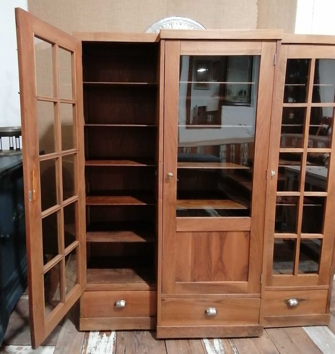 Dulap vechi din lemn masiv de nuc, restaurat /Sifonier /Biblioteca