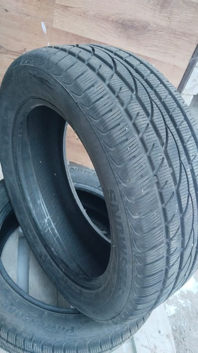 Продается резина липучка 215/55R17