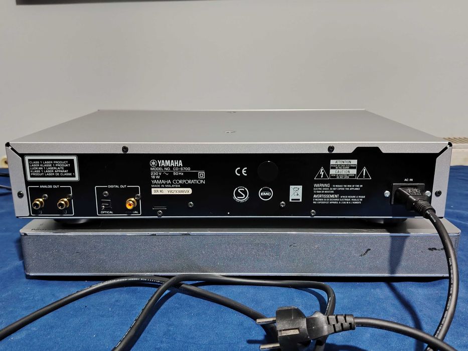 YAMAHA CD-S700 Natural Sound Compact Disc Player
