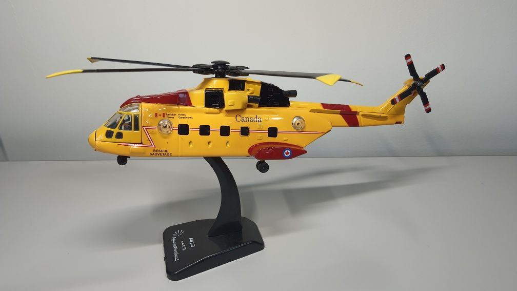 Macheta, jucarie elicopter metalica Agustawestland Aw101. 27 cm 1/72