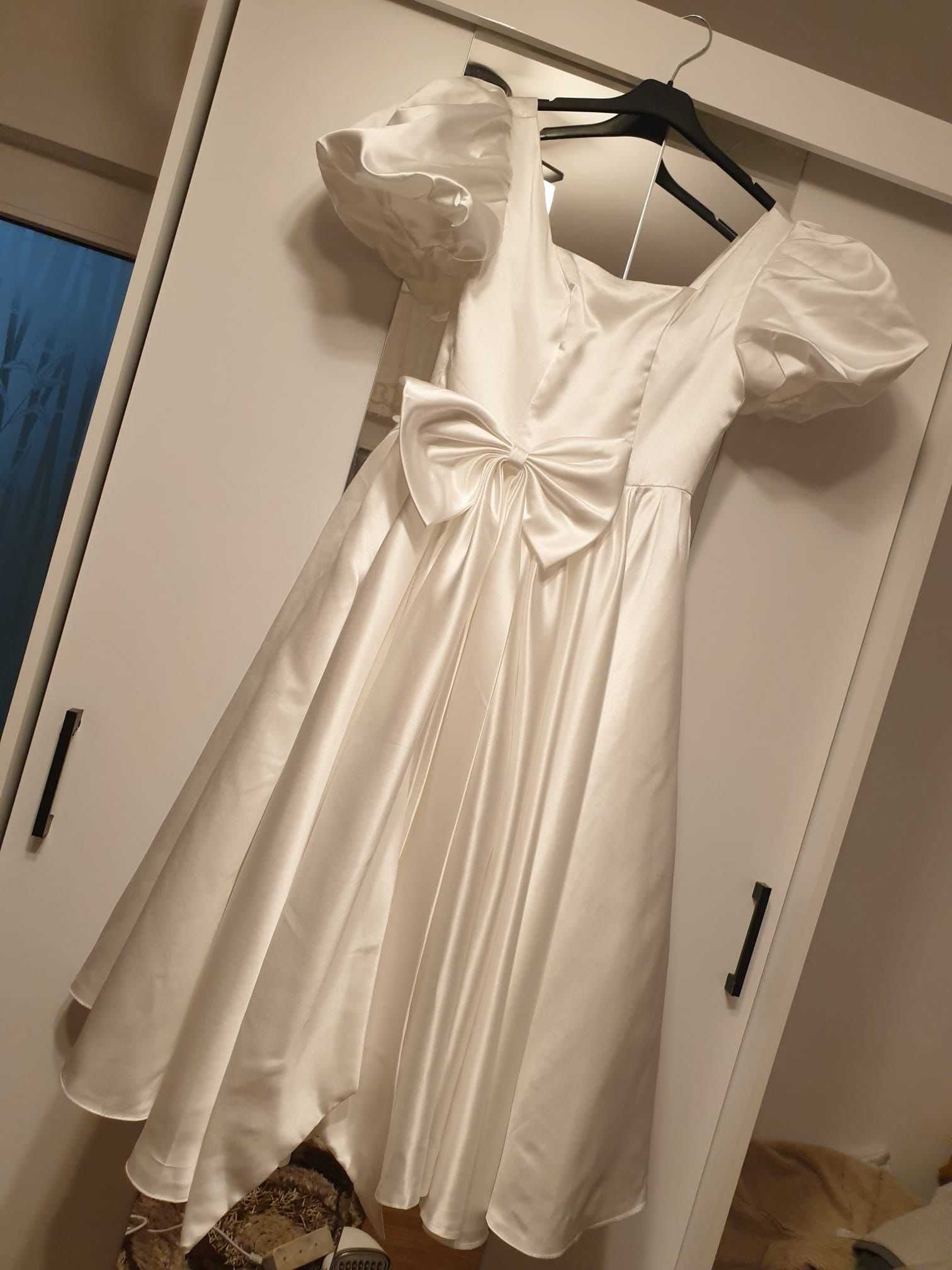 Vând rochie albă elegantă nouă