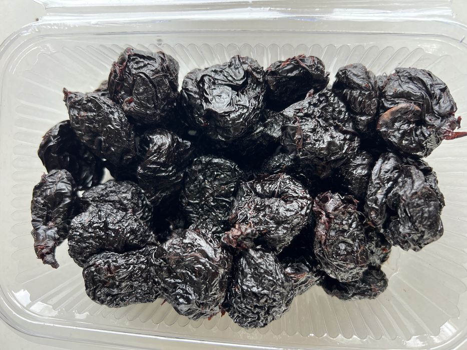 Сушени сливи от нашите градини – с костилка и без костилка