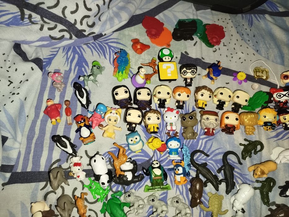 Vând jucării Kinder animale și cu hary Potter