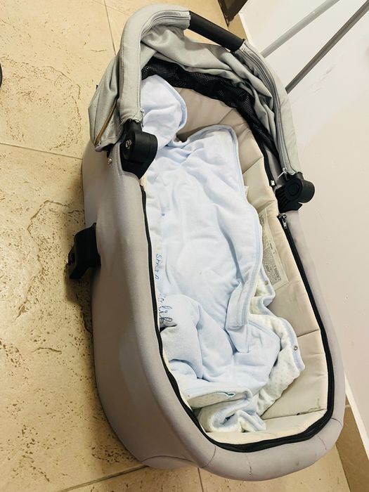 Cărucior Chicco 3 în 1