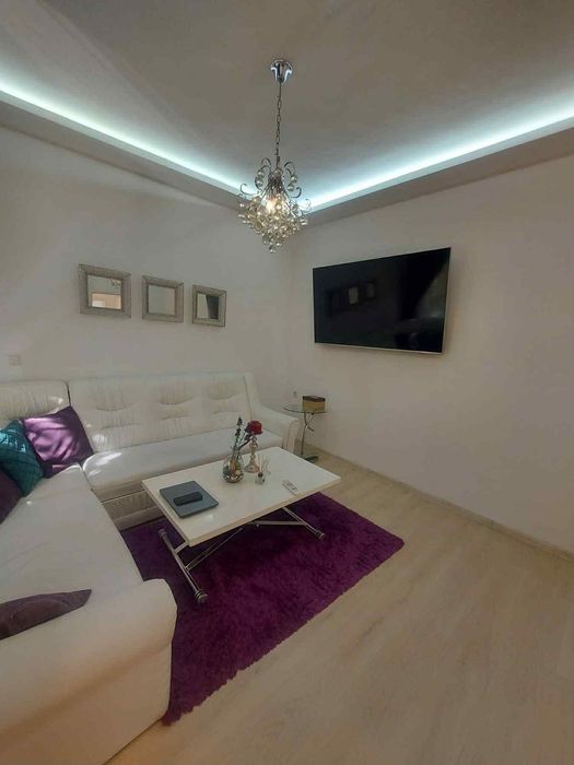 Дава се под наем Тристаен апартамент в София, Център - 68 кв.м за 797.64 € - Снимка #1