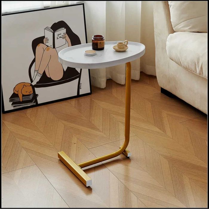 Masuta de cafea design nordic, cu blat alb si cadru metalic auriu