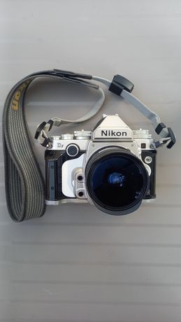 Nikon Df. Full frame clasic. Sub 100.000 cadre.