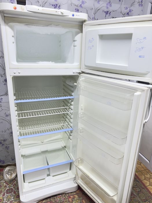 Продам Холодильник с Машинкой