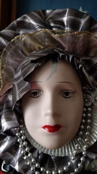 Mască din porțelan Venețiană.