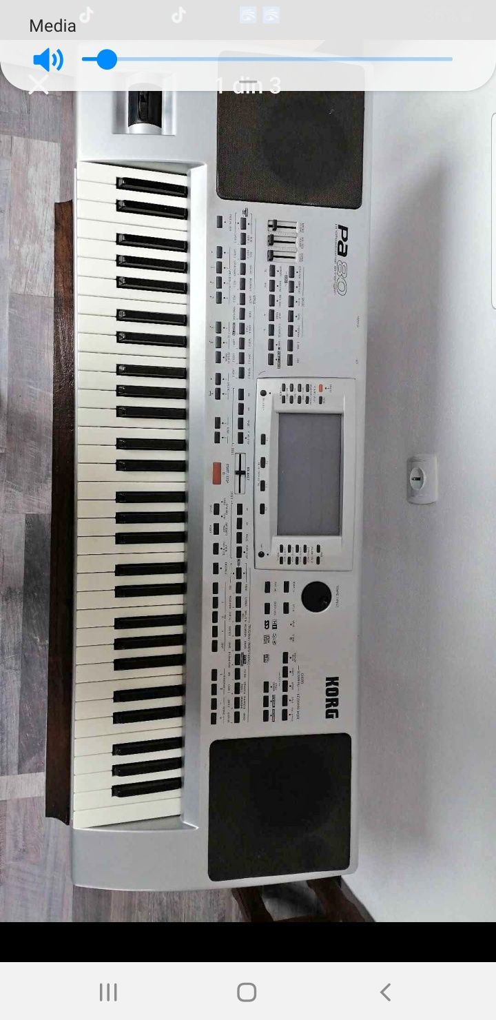 Vand sau schimb orga korg pa 80 cu diverse drujba telefon
