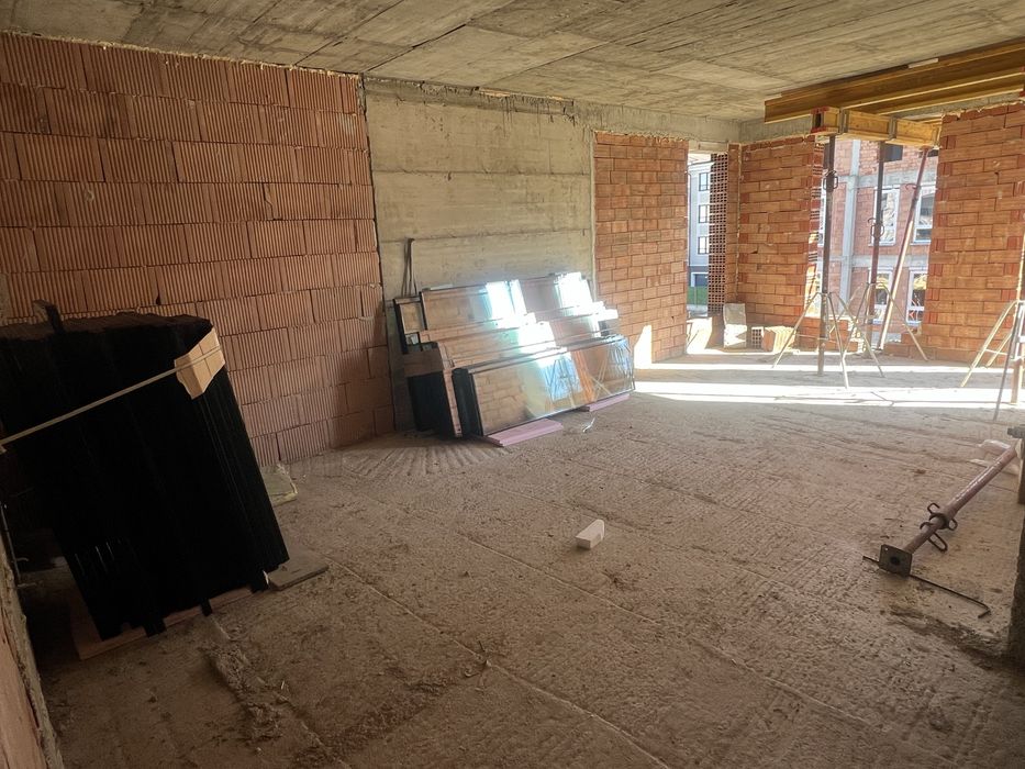 Тристаен апартамент в Остромила