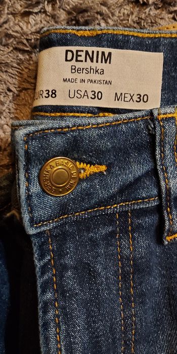 Blugi Bershka bărbați mărimea 38