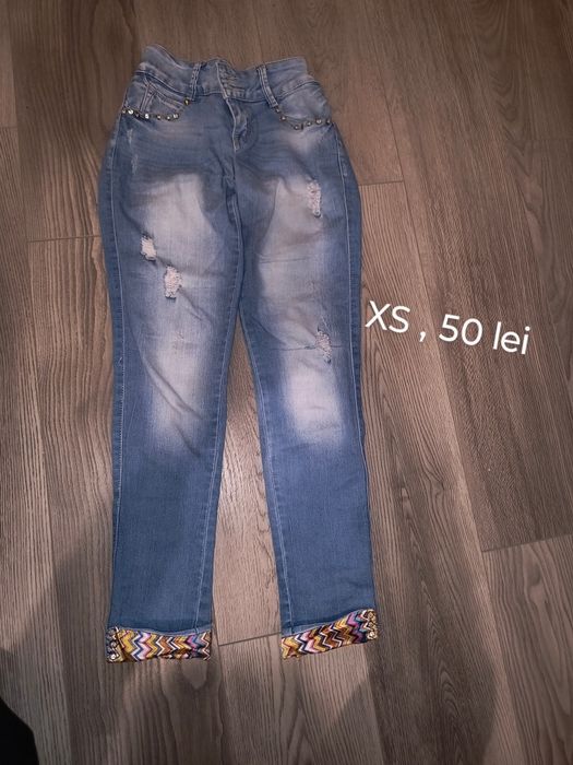Vând 5 perechi de blugi și o salopeta de blugi la un preț foarte bun
