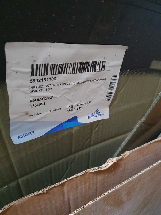 Продавам оригинални челни стъкла за голф, крафтер, пежо 207