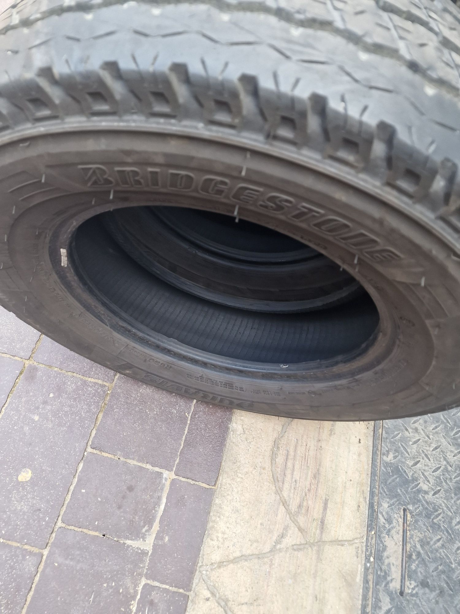 215 70 15 C bridgestone vara