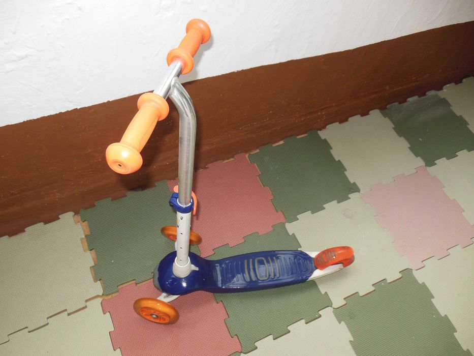 Trotineta pentru copiii mici intre 3-6 ani