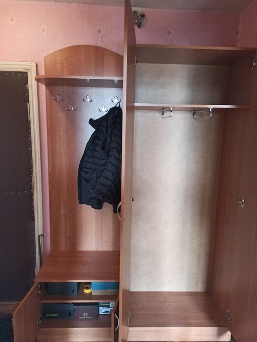 Шкаф в прихожую б/у