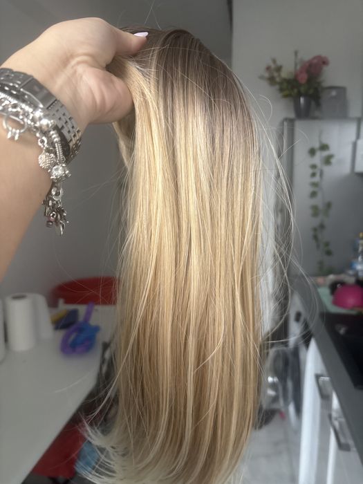 Vand peruca sintetica