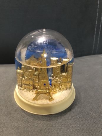 Снежна топка от Париж