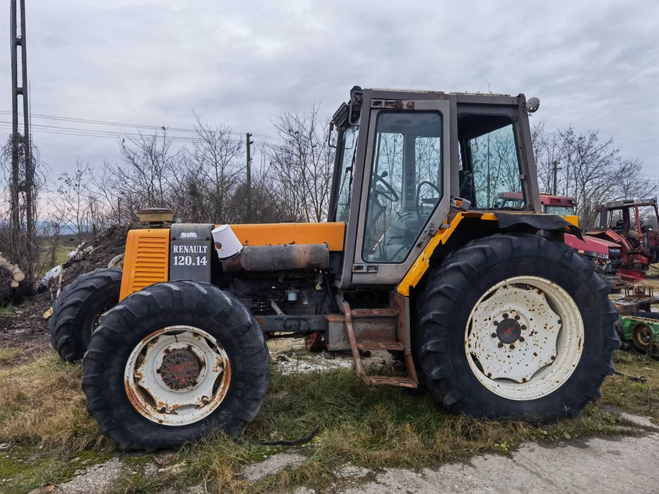 Dezmembrez tractor Renault 120.14, 133.14