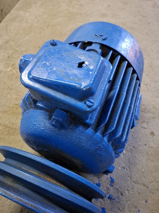 Продам электродвигатель