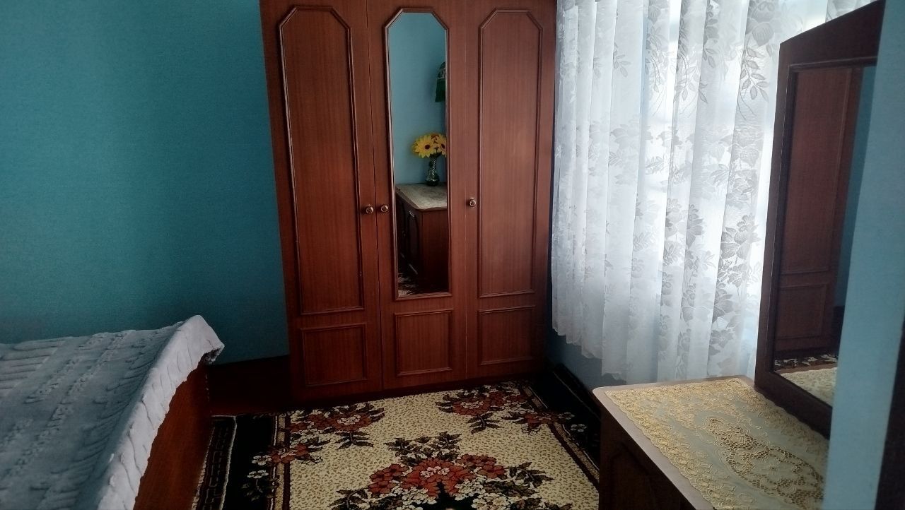 Piramidaga yaqin joyda DACHA