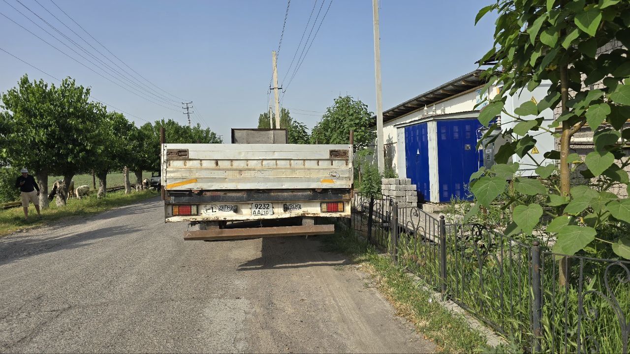 Полуприцеп сотилади