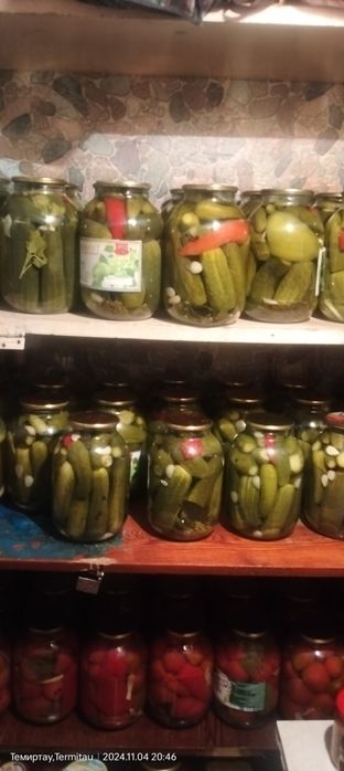 Маринованные огурцы и помидоры