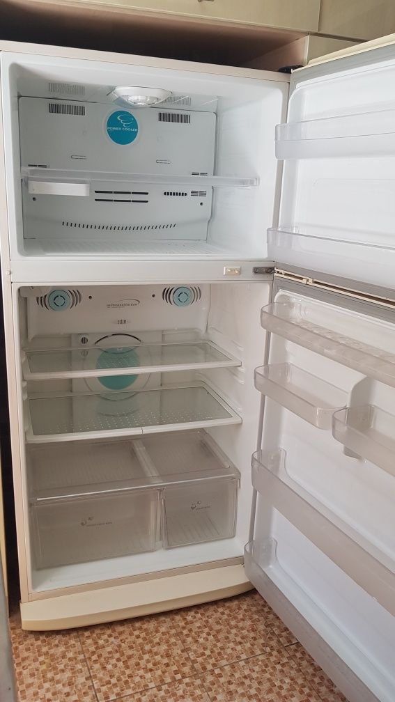 ПРОДАЁТСЯ холодильник SAMSUNG б/у