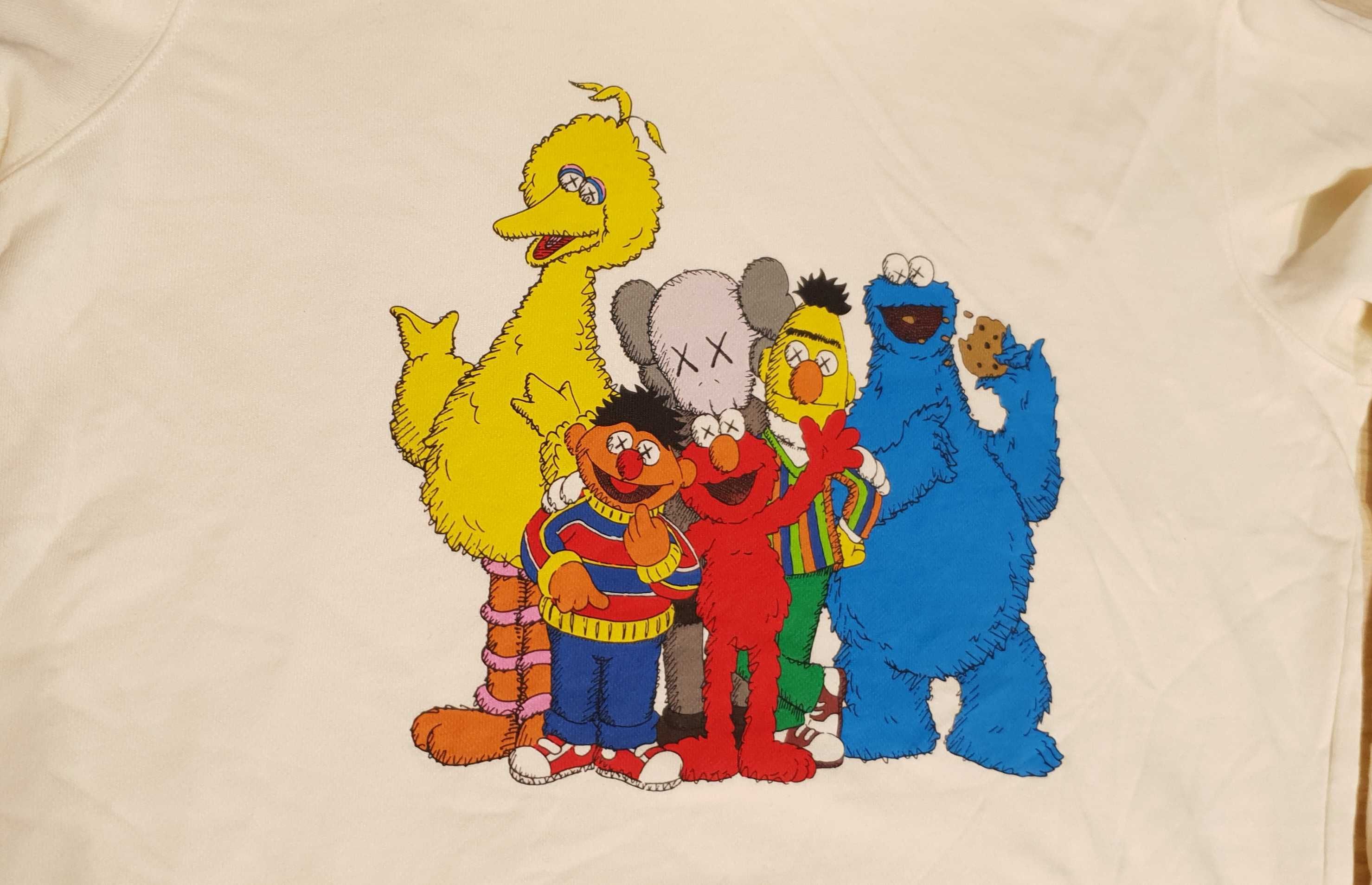 Оригинален KAWS X Uniqlo суичър