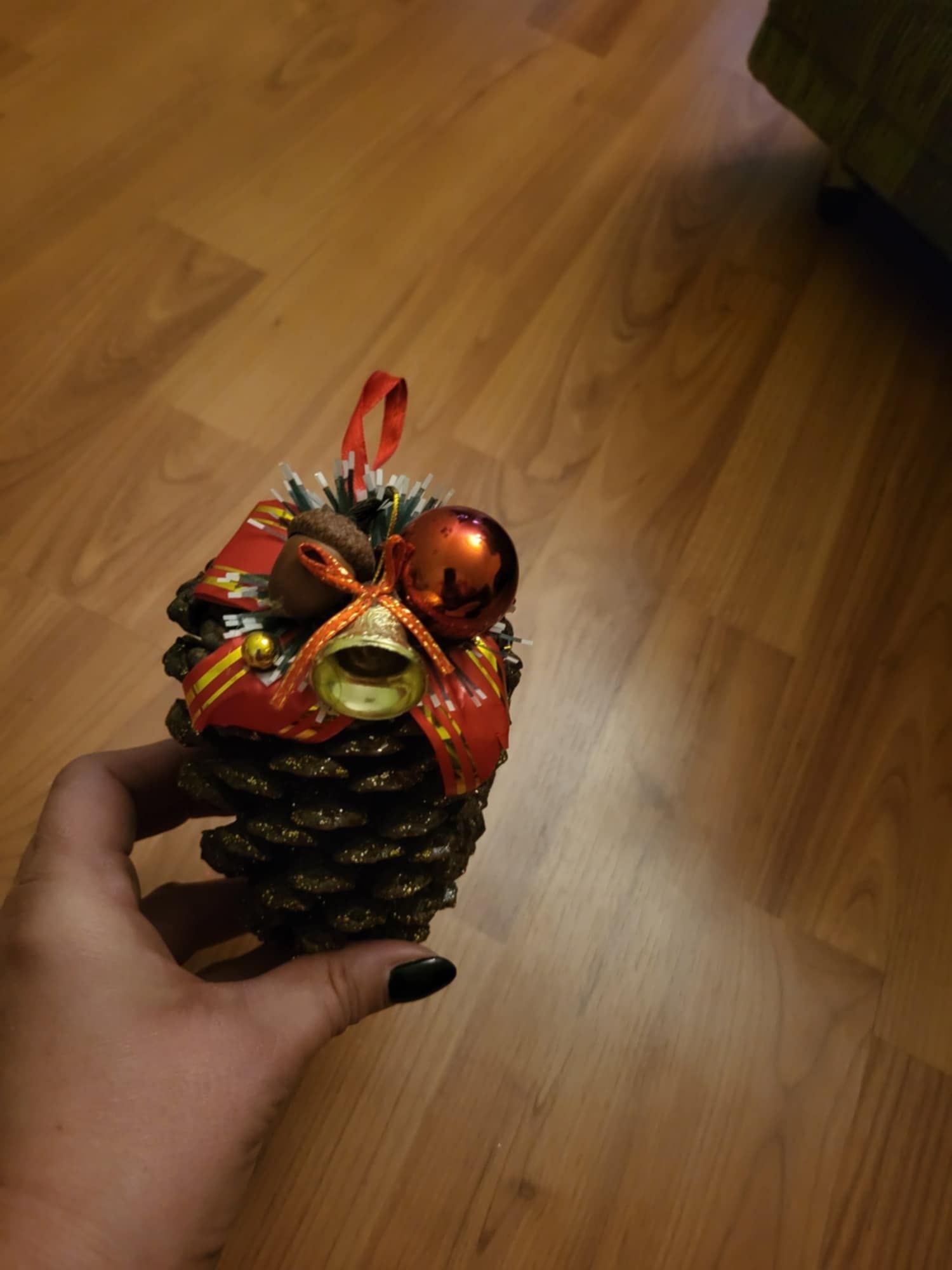 Коледни играчки продавам