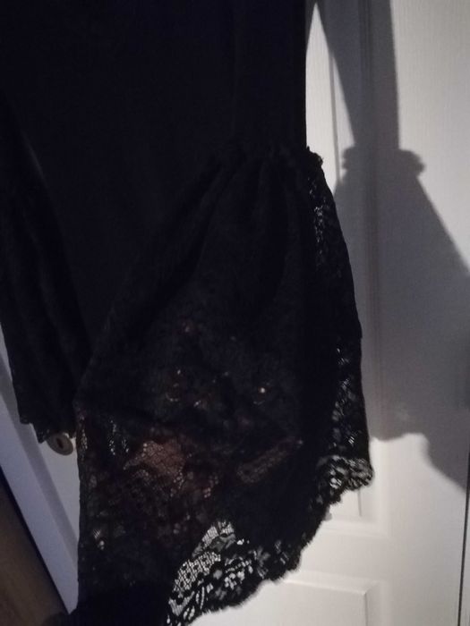 Малка черна рокля Guess, Zara