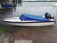 vând barca cu motor si peridoc