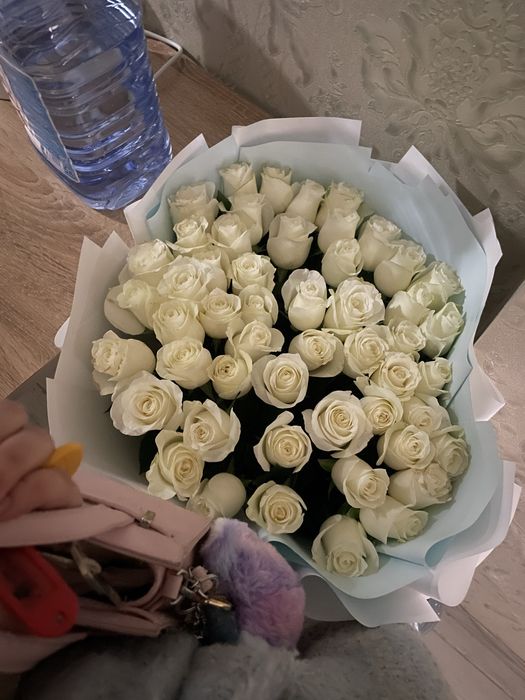 СРОЧНО!Букет из 51 метровых белых роз свежий и высокий