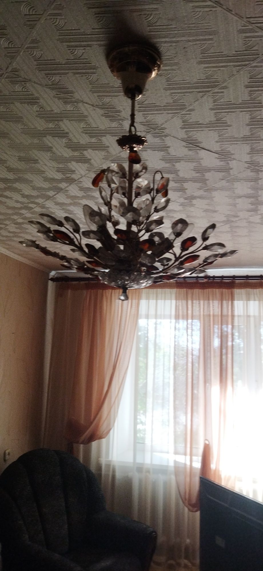 Продам хрустальную люстру