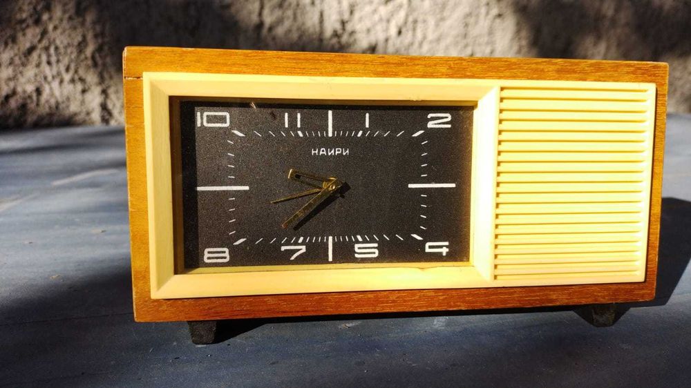 Ceas de masa functional, obiect de decor