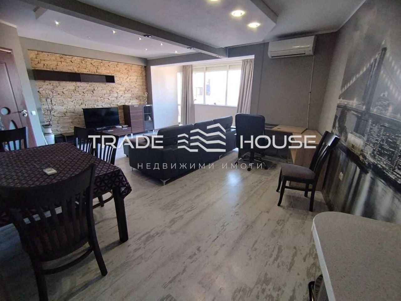 Дава се под наем Двустаен апартамент в Пловдив, Център - 70 кв.м за 400 € - Снимка #2