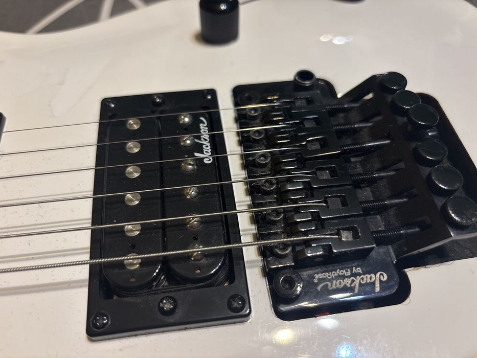 Продавам електрическа китара Jackson модел JS-32 Dinky