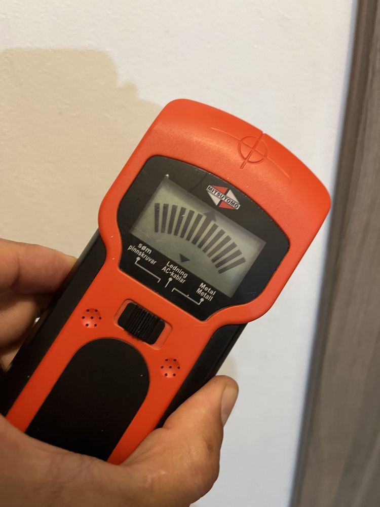 Detector metale , cablu perete Mitsutomo
