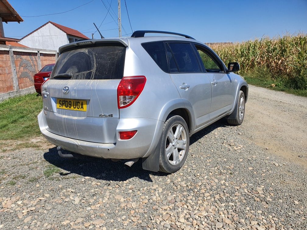 Dezmembrez Toyota Rav 4 2.2 D-CAT 2009