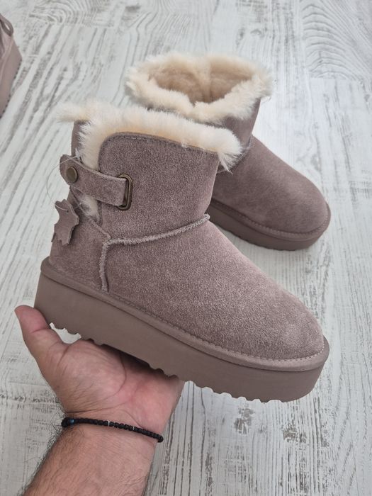 Botine bej UGG din piele naturala