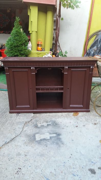 Dulap vechi de decor sau colectie