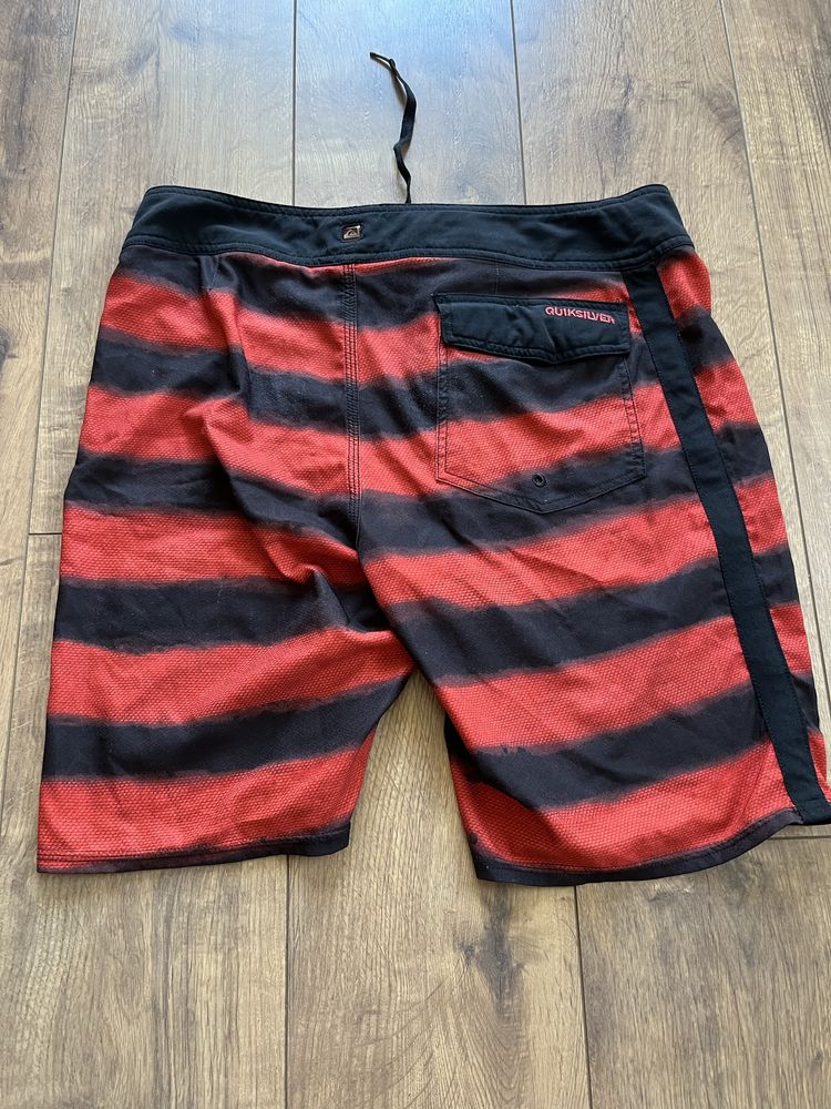 Къси панталони Adidas и бански Quiksilver