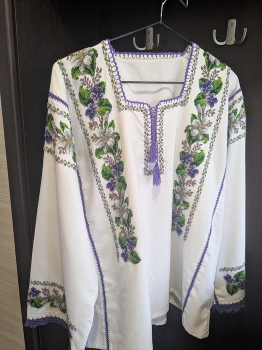 Ie traditionala cusuta cu margele