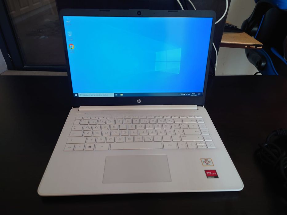 HP 15s – AMD Athlon Gold 3150U / 8GB RAM / Radeon / 15.6"