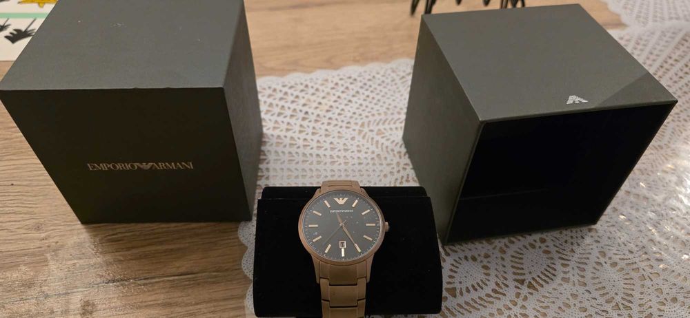 Vand ceas Armani nou !