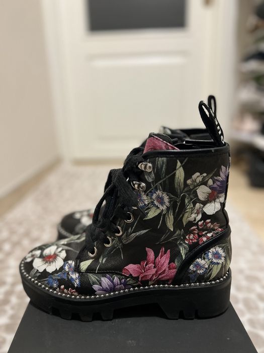 Дамски боти на Guess и на Reebok