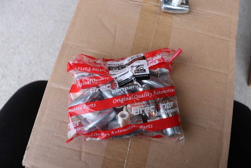 Conector fir gard electric cu strangere pe surub tip fluture