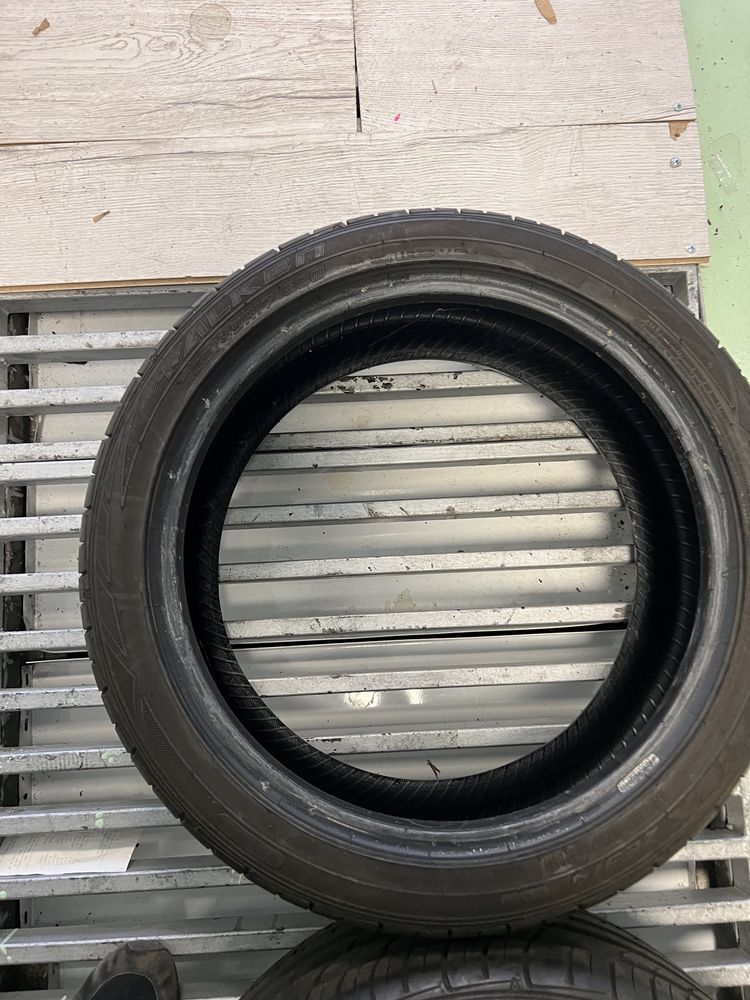 Vand doua anvelope 205 45 17 falken